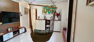 Furnished Amenities in 1 BHK Apartment at Laxmi CHS Borivali, Borivali West – for Sale