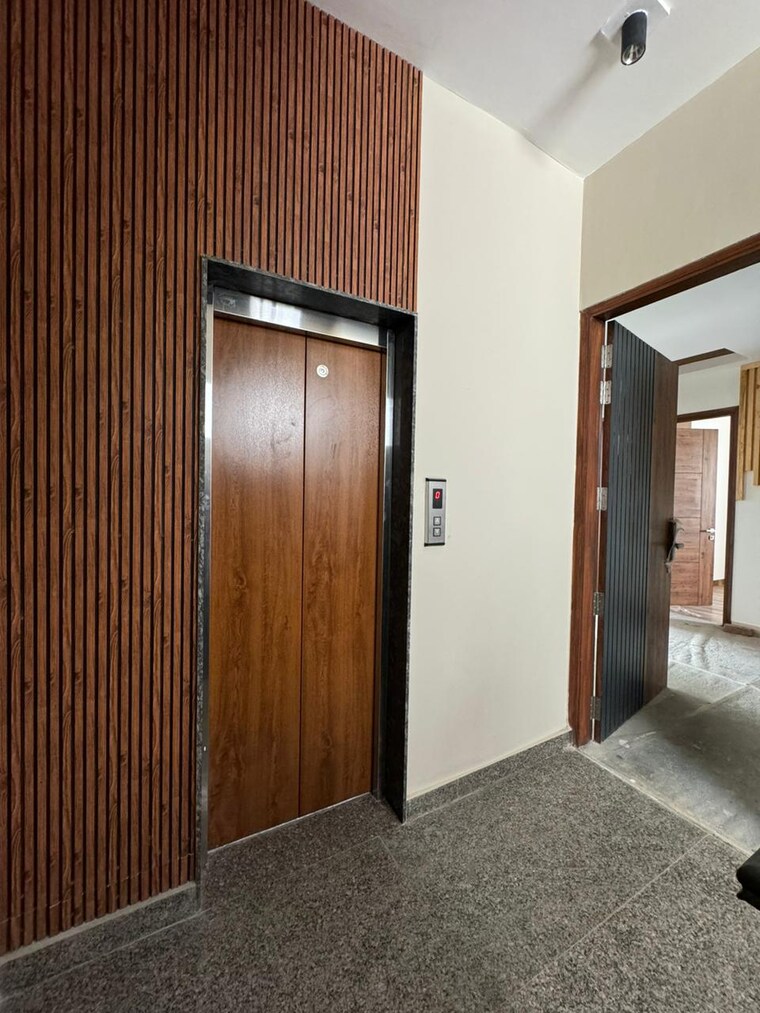 Room, anant-raj-the-estate-floors 4 Bedroom 263 Sq.Yd. Builder Floor In Sector 63a Gurgaon 8394157