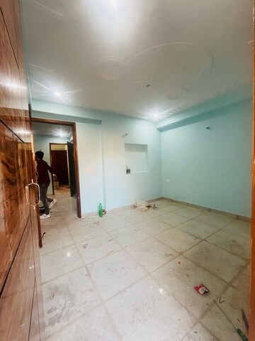 Room in 2 BHK Builder Floor at Sector 38 – for Rent