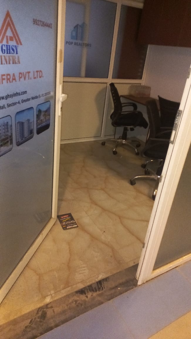 Office Space For Rent in Gaur City Mall