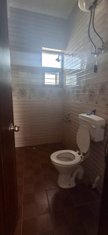 Bathroom in 1 BHK Builder Floor at Sector 46 – for Rent