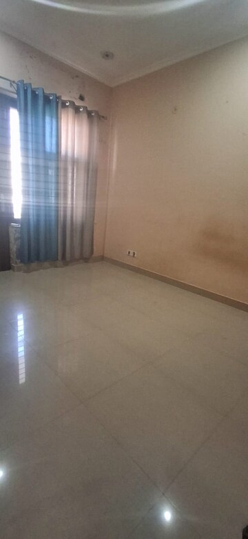 Room in 1 BHK Builder Floor at Sector 46 – for Rent