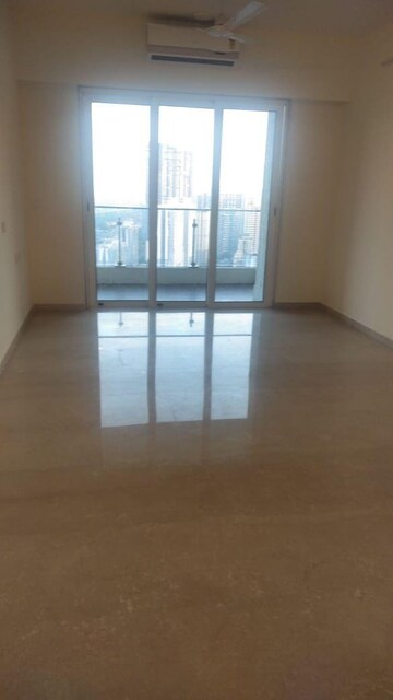 Room in 2 BHK Apartment at Hiranandani Atlantis, Powai – for Rent