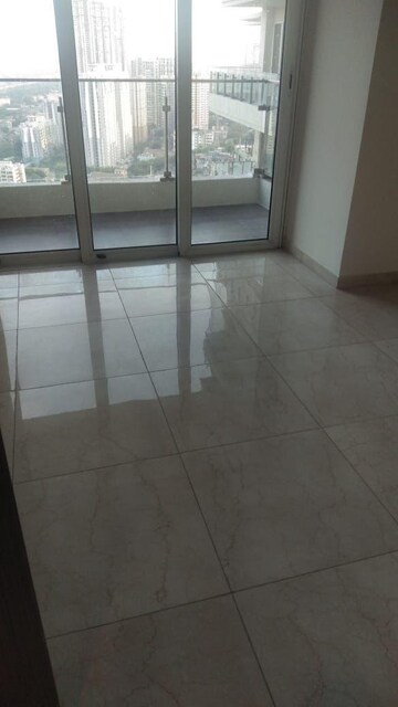 Room in 2 BHK Apartment at Hiranandani Atlantis, Powai – for Rent