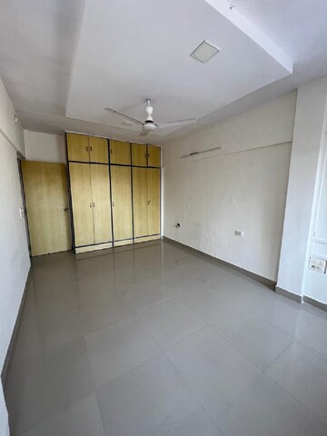 Room in 2 BHK Apartment at Santacruz West – for Rent