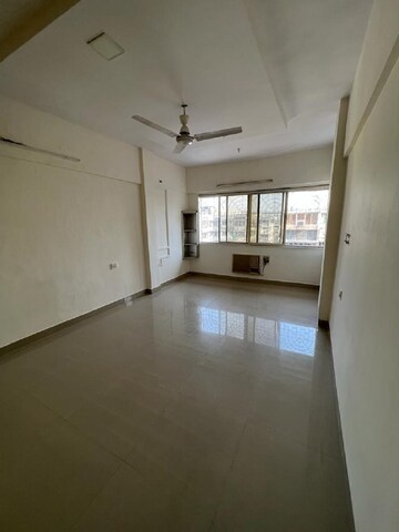 Room in 2 BHK Apartment at Santacruz West – for Rent