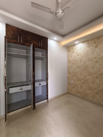 Room in 2 BHK Builder Floor at Lajpat Nagar – for Rent