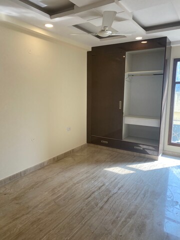 Furnished Amenities in 4 BHK Builder Floor at Rajouri Garden – for Rent