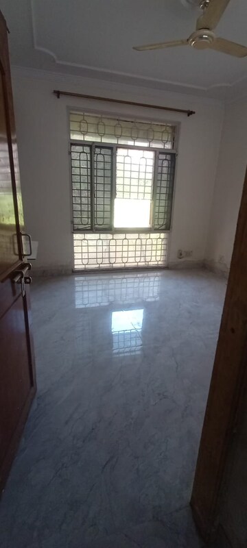 Furnished Amenities in 3 BHK Apartment at Sector 7 Dwarka – for Rent