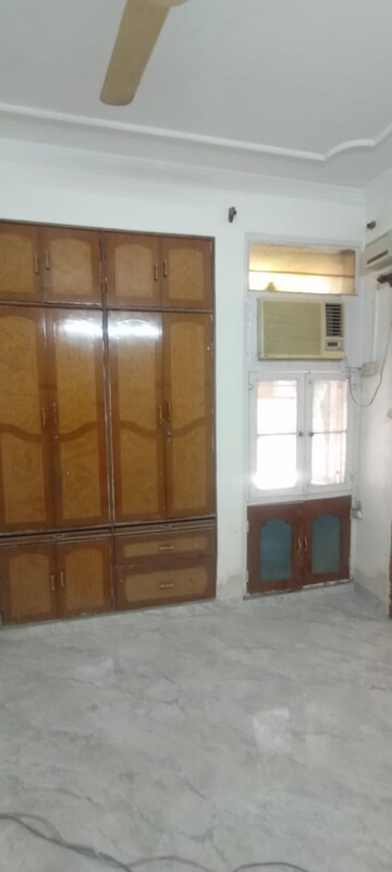 Furnished Amenities in 3 BHK Apartment at Sector 7 Dwarka – for Rent