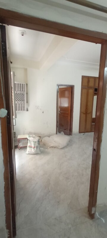 Room in 3 BHK Apartment at Sector 7 Dwarka – for Rent