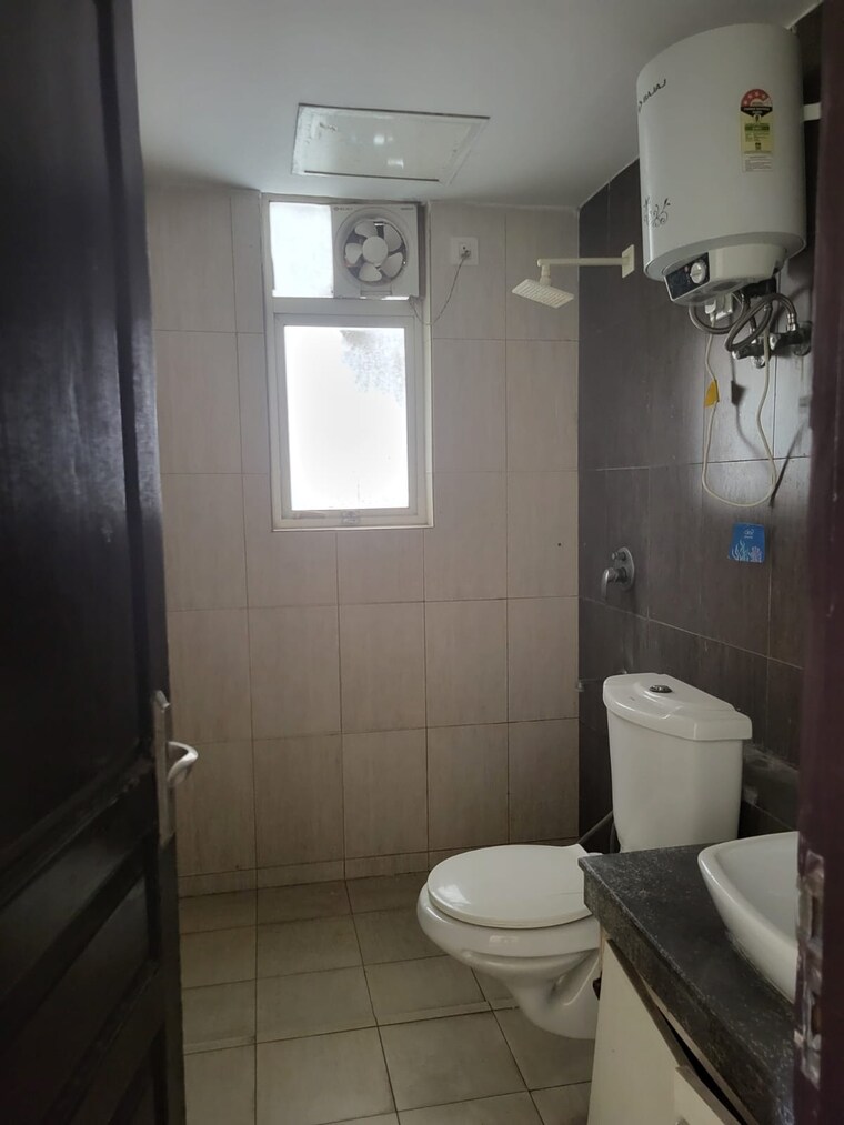Bathroom, 3c-lotus-boulevard 3.5 Bedroom 1669 Sq.Ft. Apartment In Sector 100 Noida 8394414