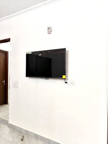 Room in 1 BHK Builder Floor at Halwasiya Jalvayu Vihar, Sector 30 – for Rent