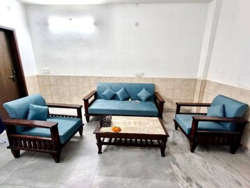 Living Room in 1 BHK Builder Floor at Halwasiya Jalvayu Vihar, Sector 30 – for Rent
