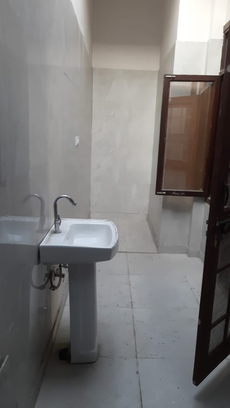 Bathroom, amehra adipur 3 Bedroom 107 Sq.Yd. Independent House In Amehra Adipur Meerut 8394508