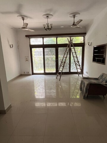 Room in 3 BHK Apartment at Greater Kailash I – for Rent