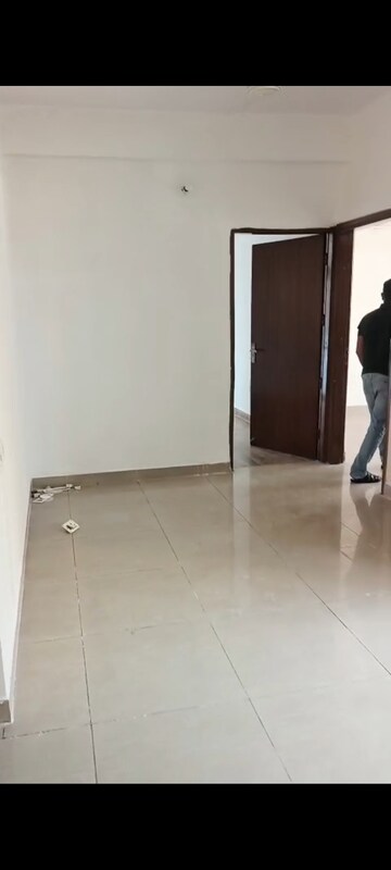 Room in 2 BHK Apartment at Zeta I Greater Noida – for Rent