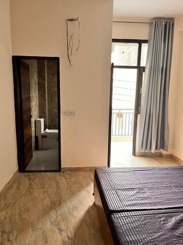 Room in 3 BHK Apartment at Unitech Fresco, Sector 50 – for Rent