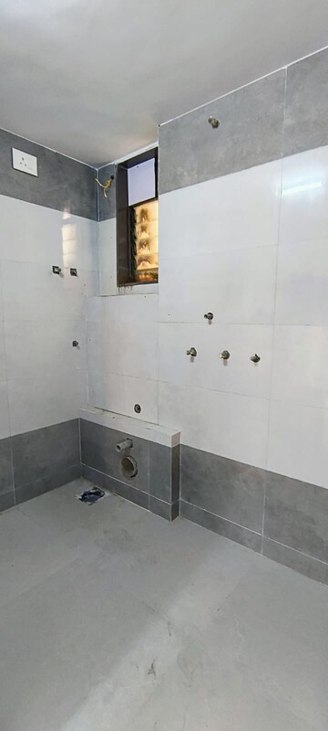 Bathroom in 2 BHK Apartment at Dynamix Avanya, Dahisar East – for Sale
