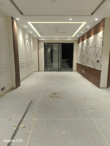 Building Lobby in 2 BHK Builder Floor at Sushant Lok I – for Rent