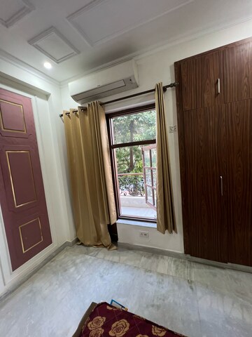 Room in 2 BHK Builder Floor at Sushant Lok I – for Rent