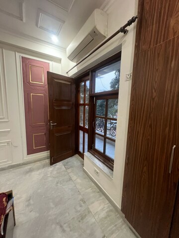 Room in 2 BHK Builder Floor at Sushant Lok I – for Rent