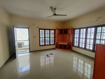 Room in 2 BHK Builder Floor at Hsr Layout – for Rent
