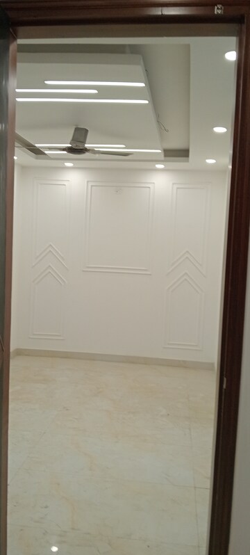 Room in 2 BHK Builder Floor at Govindpuri – for Rent