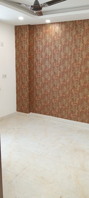 Room in 2 BHK Builder Floor at Govindpuri – for Rent