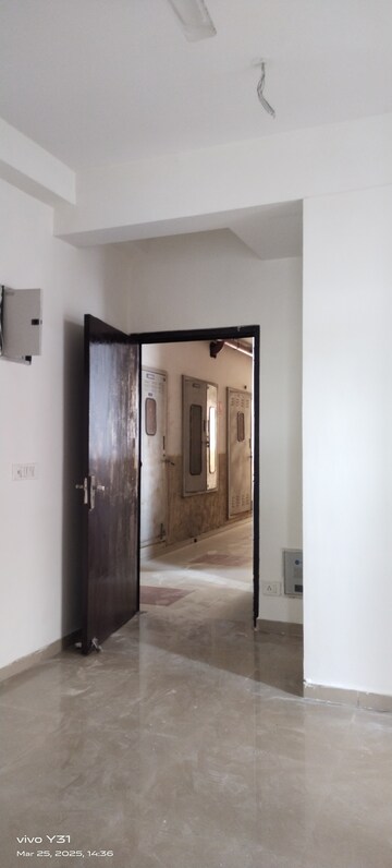 Room in 2 BHK Apartment at Mahagun Mywoods, Sector 16c Greater Noida – for Rent