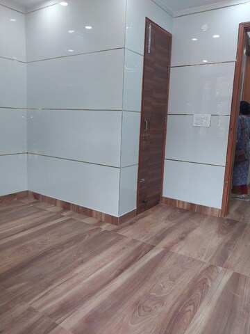 Room in 2 BHK Apartment at Paschim Vihar – for Rent