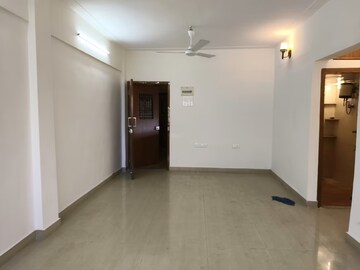 Room in 3 BHK Apartment at Yoga Apartments Vile Parle, Vile Parle West – for Sale