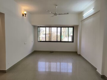 Room in 3 BHK Apartment at Yoga Apartments Vile Parle, Vile Parle West – for Sale