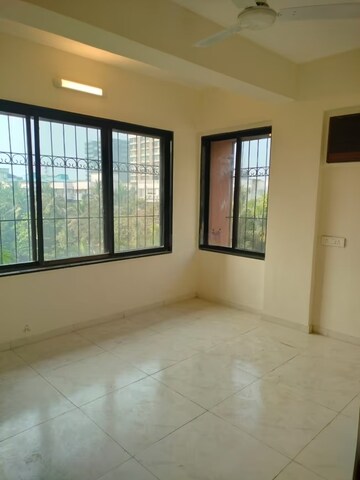 Room in 3 BHK Apartment at Yoga Apartments Vile Parle, Vile Parle West – for Sale