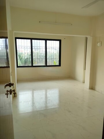 Room in 3 BHK Apartment at Yoga Apartments Vile Parle, Vile Parle West – for Sale