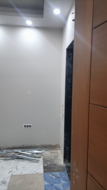 Furnished Amenities in 2.5 BHK Builder Floor at Sunder Vihar – for Sale