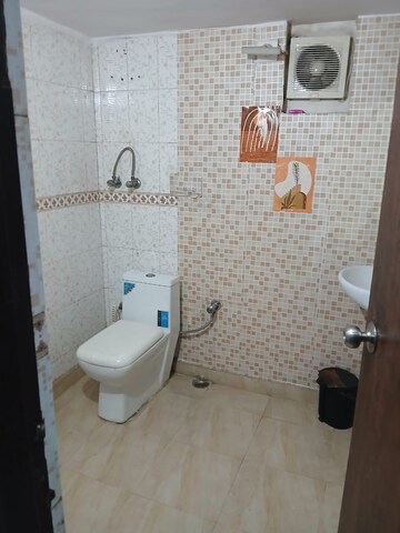 Attached Bathroom in 1 BHK Builder Floor at Paschim Vihar – for Rent