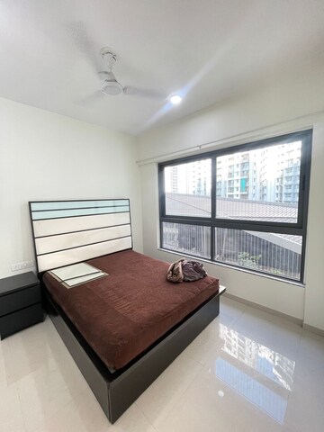 Room in 2 BHK Apartment at Kalpataru Immensa, Kolshet Road – for Rent