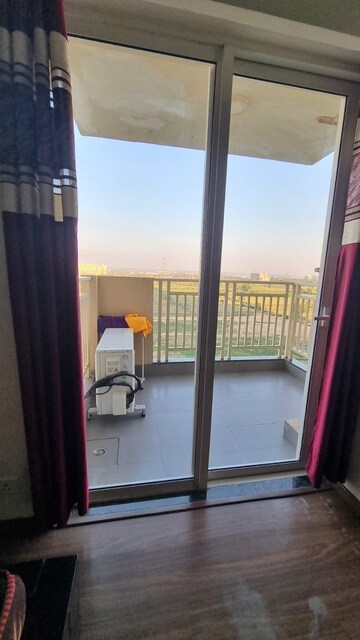 Room in 2 BHK Apartment at M3M Marina, Sector 68 – for Rent