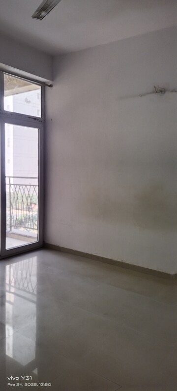 Room in 3 BHK Apartment at Mahagun Mywoods, Sector 16c Greater Noida – for Rent