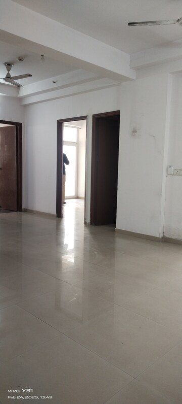 Room in 3 BHK Apartment at Mahagun Mywoods, Sector 16c Greater Noida – for Rent