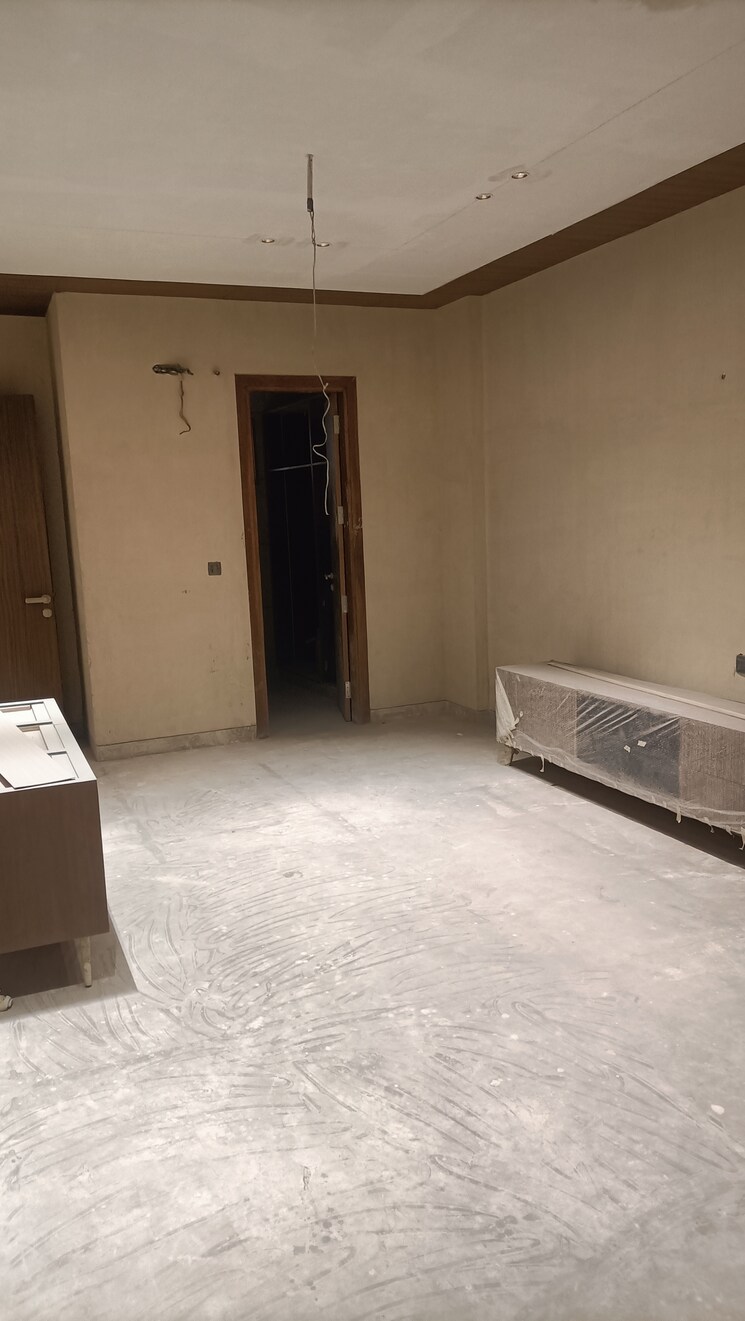 Room, paschim vihar 2.5 Bedroom 84 Sq.Yd. Builder Floor In Paschim Vihar Delhi 8395037