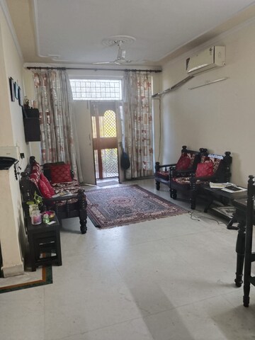 Living Room in 3 BHK Builder Floor at Uppal Southend, Sector 49 – for Rent