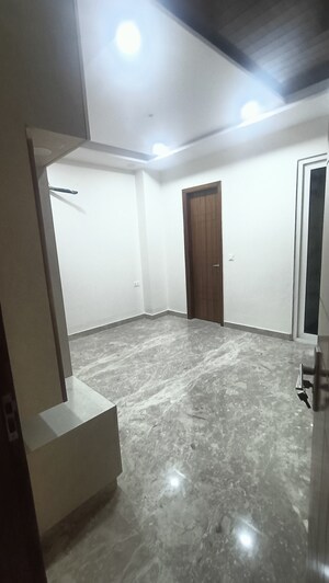 Room in 3.5 BHK Builder Floor at Meera Bagh – for Sale