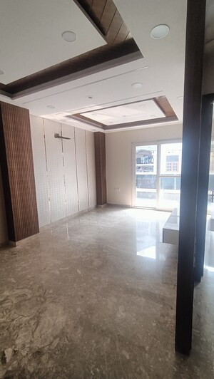 Room in 3.5 BHK Builder Floor at Meera Bagh – for Sale