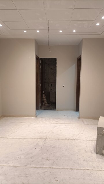 Room in 3 BHK Builder Floor at Meera Bagh – for Sale