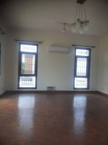 Room in 4 BHK Villa at SS Mayfield Gardens, Sector 51 – for Rent