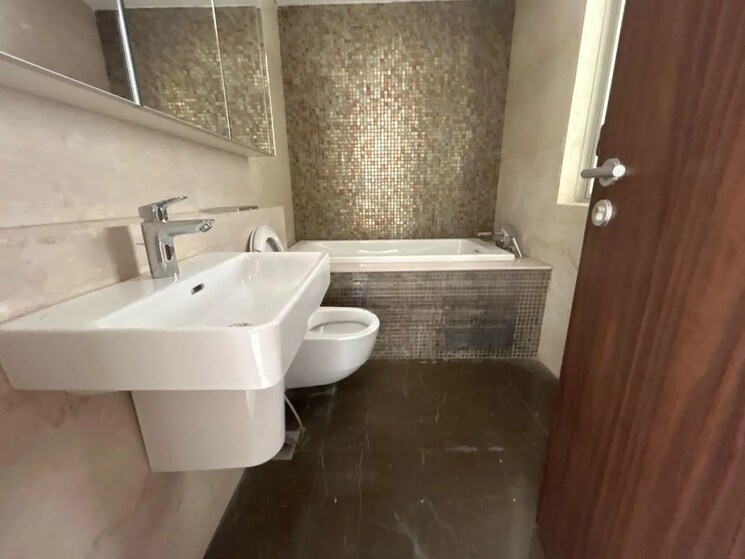 Bathroom, lodha-complex-lower-parel 3 Bedroom 1023 Sq.Ft. Apartment In Lower Parel Mumbai 8395309