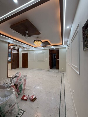 Parking in 3 BHK Builder Floor at Vasundhara Sector 1 – for Sale