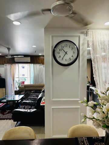 Master Bedroom in 2 BHK Apartment at Sheth Vasant Oasis, Andheri East – for Rent
